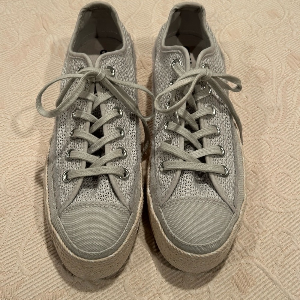 Ladies Converse sneakers!